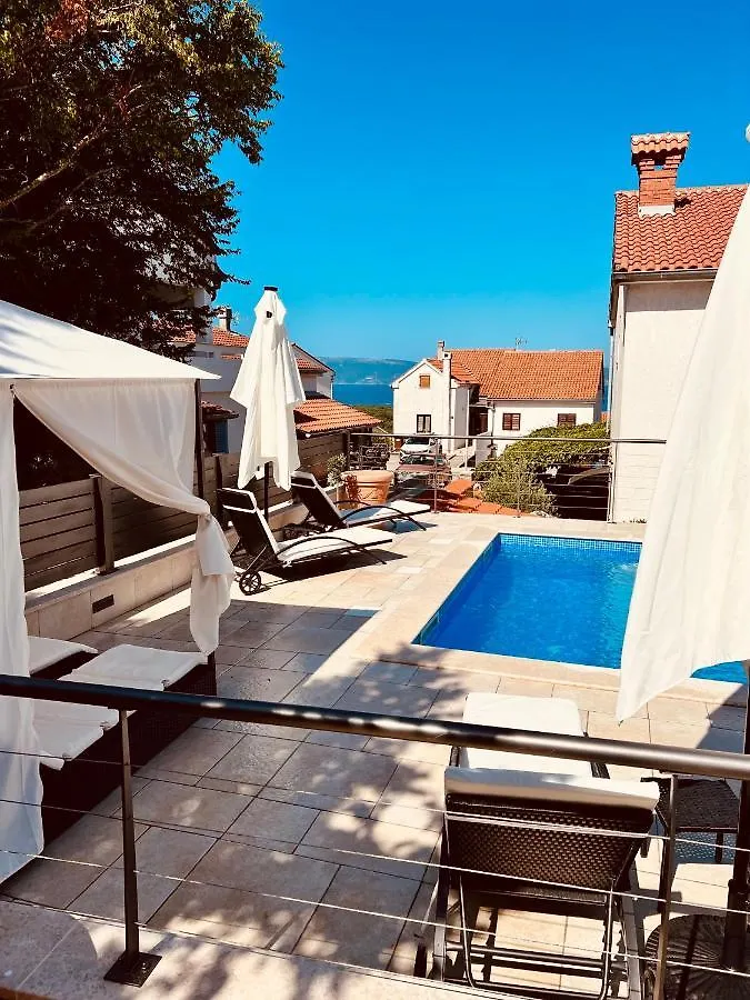 Villa Jela - With Pool Njivice Apartment