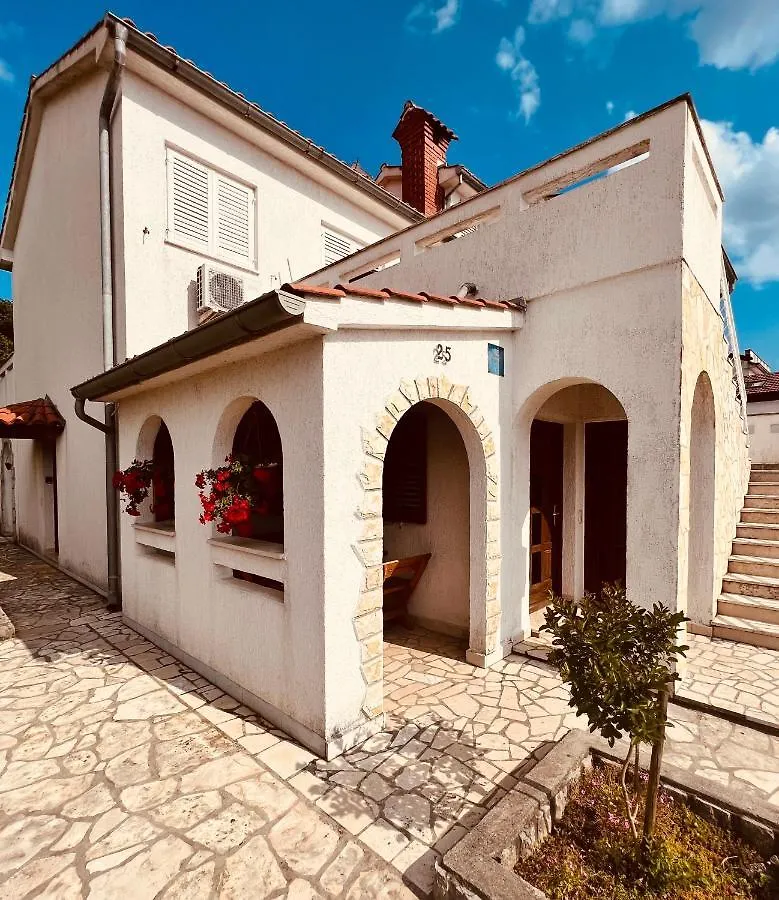 Villa Jela - With Pool Njivice